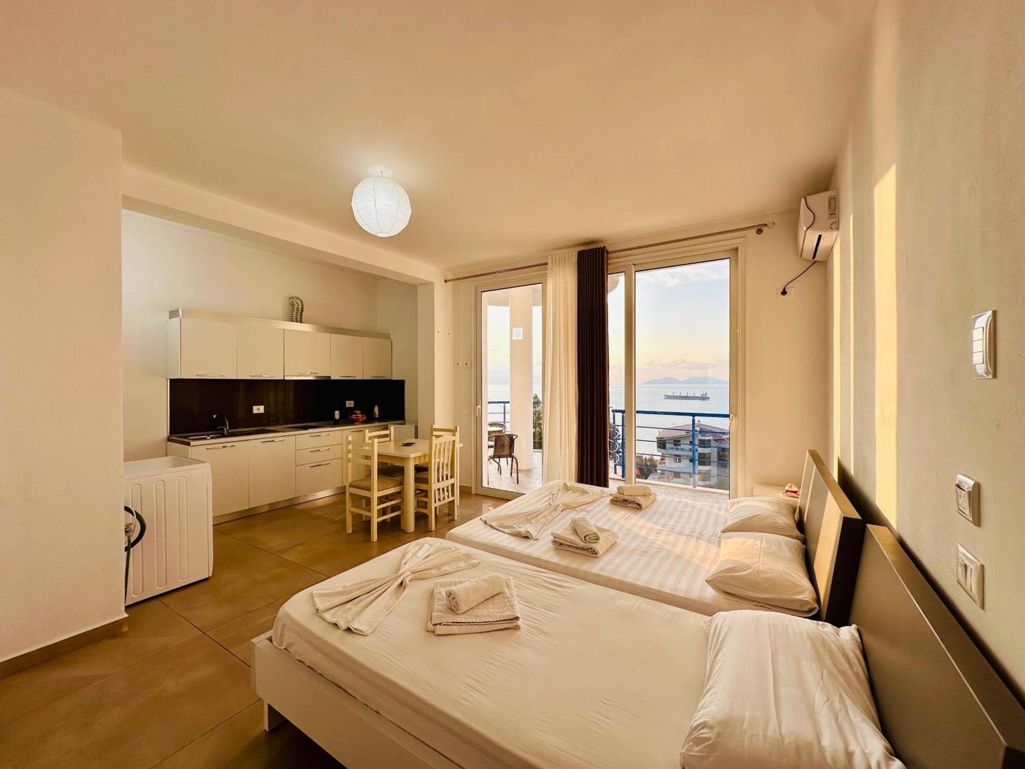 Jico Travel - Villa Colombo Вльора Екстер'єр фото